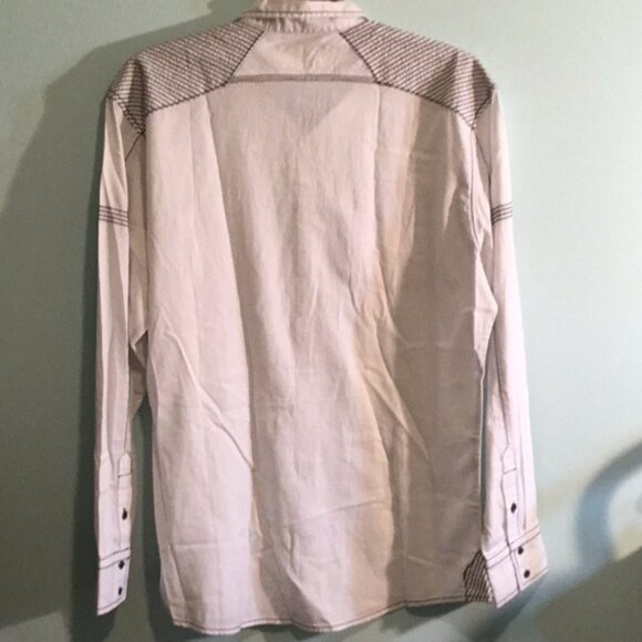 Buckle White Button-Up Shirt with Black Accents - Picture 3 of 11